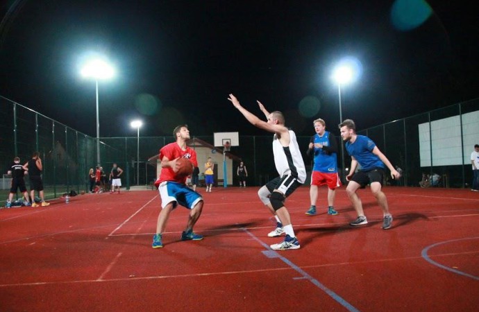 Nocne turnieje sportowe