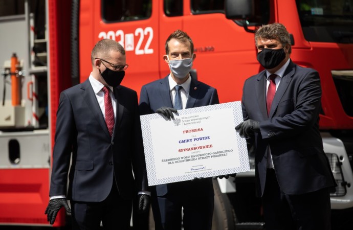 Wójt odebrał promesę na&nbsp;sfinansowanie wozu dla OSP