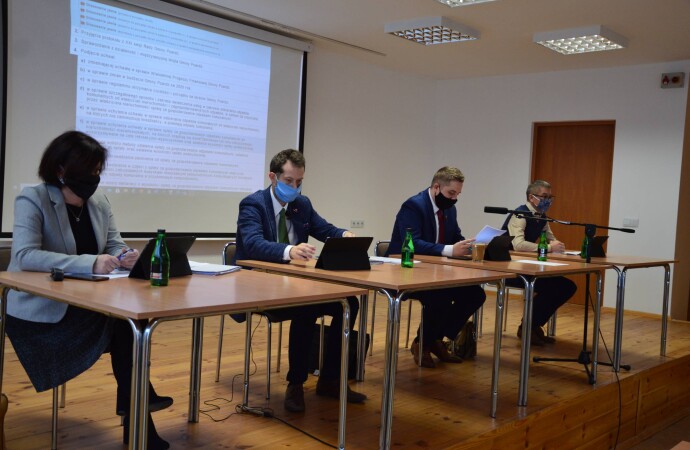 Relacja z&nbsp;XXIV sesji Rady Gminy Powidz